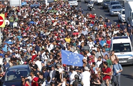  Hàng nghìn người di cư tràn từ Hungary sang Áo