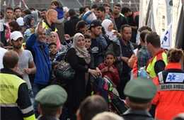 Khủng hoảng di cư: Giáo hoàng lên tiếng, châu Âu vẫn bất đồng