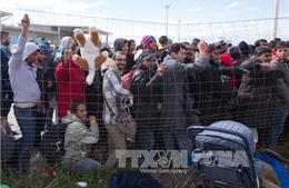 Israel xây dựng tường rào biên giới ngăn người di cư 