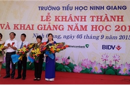  Manulife Việt Nam tài trợ trang thiết bị giáo dục tại Trường Tiểu học Ninh Giang