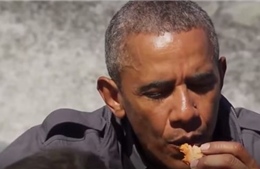 Ông Obama ăn thức ăn thừa của gấu trong show thực tế