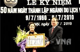 Truy tặng danh hiệu Anh hùng LLVTND cho đồng chí Võ Thị Thắng 