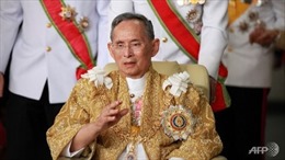 Nhà Vua Thái Lan bị nhiễm trùng phổi 