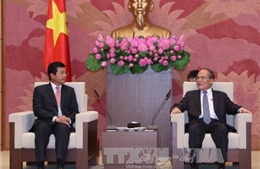 Chủ tịch Quốc hội Nguyễn Sinh Hùng tiếp Đại sứ Lào 