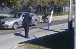 Mỹ chấn động vụ cảnh sát bắn người da đen trên xe lăn 