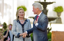 Ông Bill Clinton bênh vực bà Hillary về bê bối email