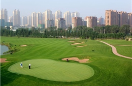 Trung Quốc cách chức quan chức đi đánh golf trong giờ làm việc