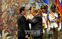 Chủ tịch Lào nhận Huân chương Jose Marti của Cuba