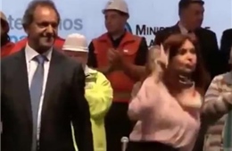 Video Tổng thống Argentina nhún nhảy theo nhạc tạo cơn sốt