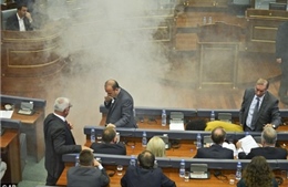 Nghị sĩ xịt hơi cay náo loạn cuộc họp Cơ quan lập pháp Kosovo