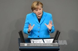 Bà Merkel bị kiện về chính sách nhập cư