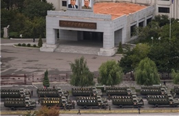 Triều Tiên trình diễn tên lửa tầm bắn 12.000km tại lễ duyệt binh