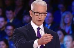 Anderson Cooper – Ngôi sao trong cuộc tranh luận Đảng Dân chủ