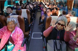 Nhóm người Hàn Quốc tới địa điểm đoàn tụ gia đình ở Triều Tiên 
