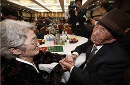 Nước mắt đoàn tụ sau hơn 60 năm ly tán do Chiến tranh Triều Tiên