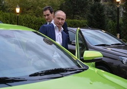 Tổng thống Putin lái thử "xế hộp" Lada