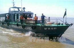 Thời tiết xấu, cứu hộ tàu chìm trên sông Soài Rạp gặp khó khăn