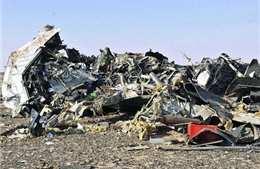 Hiện trường máy bay Nga vỡ vụn thành từng mảnh