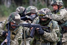 Ukraine cho phép người nước ngoài phục vụ trong quân đội 