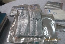 Bắt giữ một người nước ngoài vận chuyển gần 5,4 kg cocaine