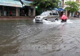 Mưa lớn kéo dài tại Quảng Nam, nhiều tuyến đường ngập trắng