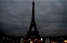 Pháp đóng cửa Tháp Eiffel vô thời hạn 