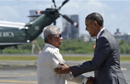 Ông Obama lên soái hạm Philippines, mở đầu chuyến thăm