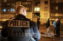 Paris kéo dài lệnh cấm tập trung nơi công cộng