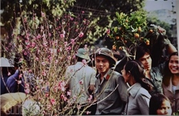 Triển lãm ảnh "Việt Nam: Thời kỳ trước khi mở cửa du lịch"