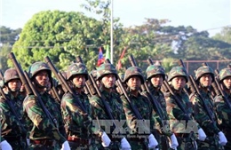 Lào diễu binh mừng 40 năm Quốc khánh