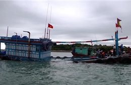Quảng Ninh cứu hộ 12 thuyền viên gặp nạn