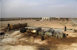 Đột nhập cơ sở lọc dầu tồi tàn của phiến quân IS