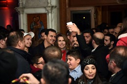 Ông Assad bất ngờ thăm nhà thờ ở Damascus trước Giáng sinh