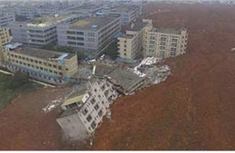 Đất lở khủng khiếp sập nhiều nhà cao tầng ở Trung Quốc