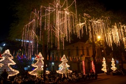 Các nhà thờ Hà Nội rực rỡ trước đêm Giáng sinh