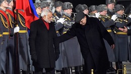 Thủ tướng Ấn Độ tẽn tò khi đi nhầm trong lễ đón ở Nga