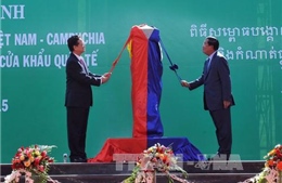 Thủ tướng Việt Nam - Campuchia dự lễ khánh thành cột mốc 30