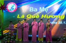 Ấm áp đêm nhạc "Ba mẹ là quê hương" của thiếu nhi Việt ở Séc