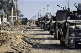 IS “vãi đạn” vào trực thăng chở Thủ tướng Iraq thị sát Ramadi