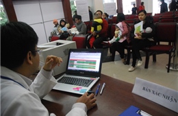Ngày đầu tiêm vắc xin đăng ký qua mạng tại Hà Nội