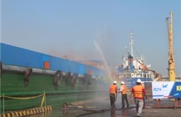 Diễn tập ứng phó tràn dầu, cháy tàu trên sông Đồng Nai