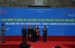 Hà Nội đón khách du lịch quốc tế đầu tiên năm 2016
