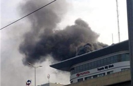 Cháy tòa nhà Toyota Mỹ Đình, khói đen ngụt trời