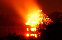 Dập tắt đám cháy khách sạn tại Đà Lạt