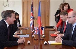 Thủ tướng Anh mang hành trang "cải tổ EU" sang Séc