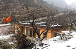 Băng giá và mưa tuyết phủ trắng Cao nguyên đá Đồng Văn