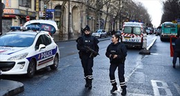 6 trường học danh tiếng Paris sơ tán khẩn cấp