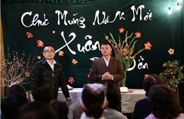 MC Quang Minh xắn quần tắm lợn trong "Tết nghĩa là hy vọng"