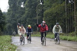 Hành trình đạp xe của Đại sứ Mỹ Ted Osius đến Huế