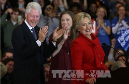 Bà Hillary Clinton giành thắng lợi bầu cử sơ bộ tại bang Iowa